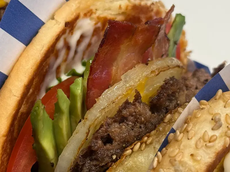 아보카도 버거의 단면