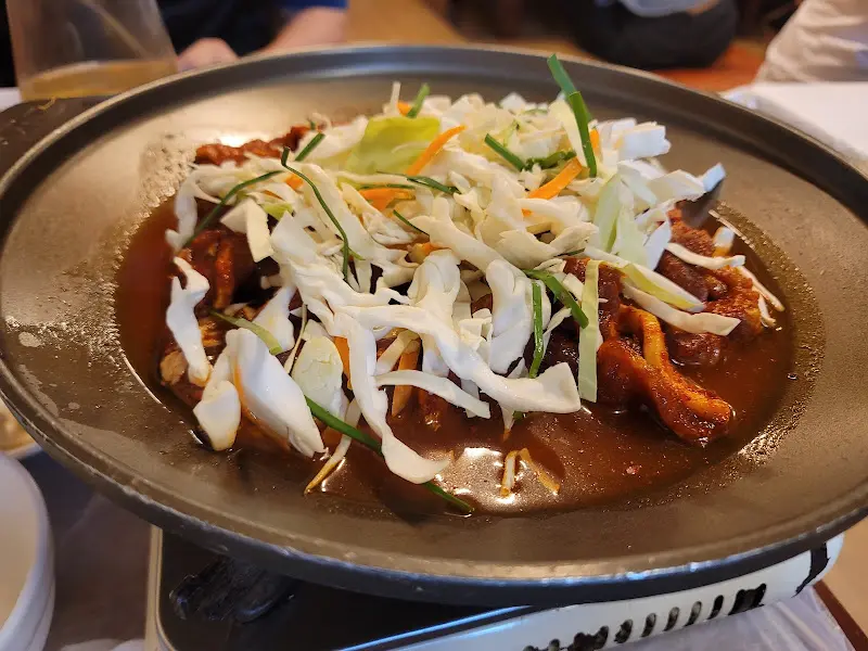 돌판 위에서 지글거리는 주물럭