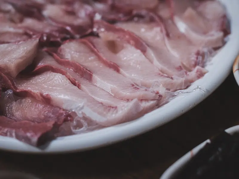 신선하고 쫄깃한 방어회