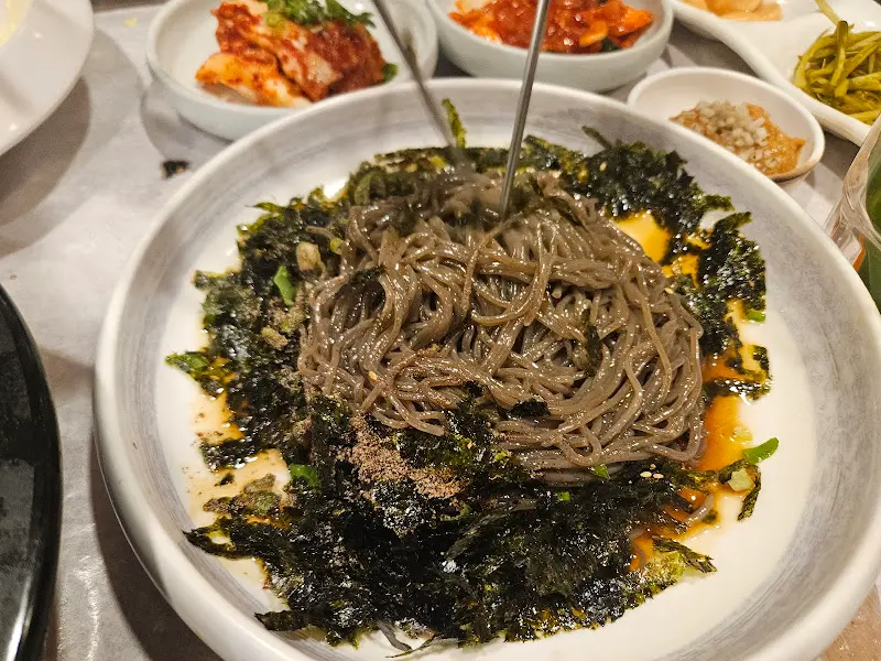 사이드 메뉴로 즐기기 좋은 들기름 메밀국수