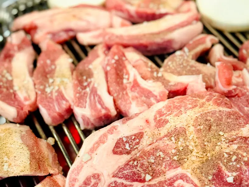 두툼한 생삼겹살