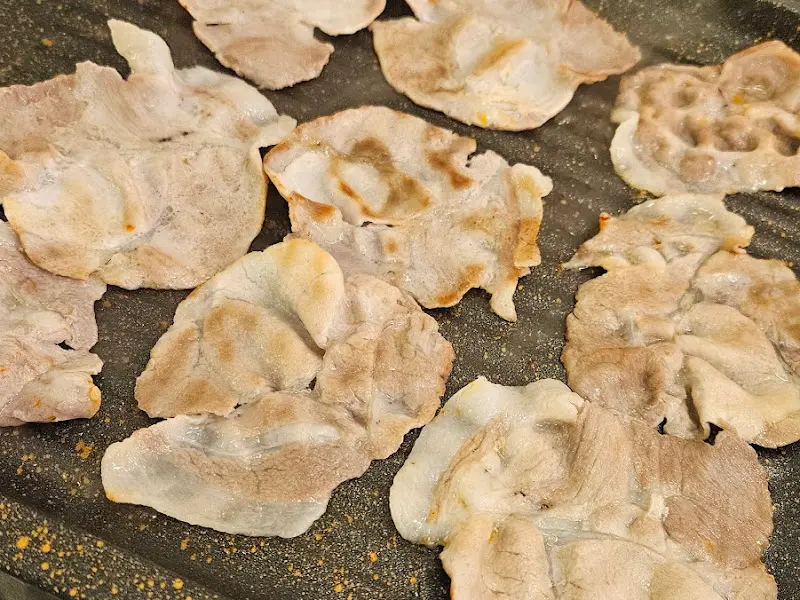 노릇노릇 익어가는 냉삼겹살