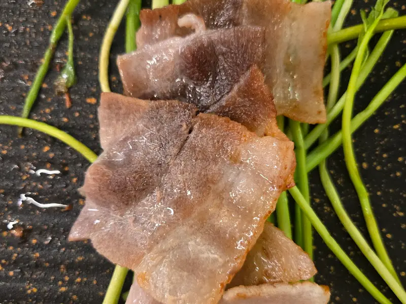 미나리와 함께 구워먹는 냉삼겹살