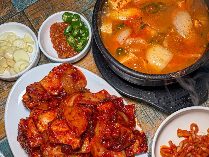 제육볶음과 된장찌개