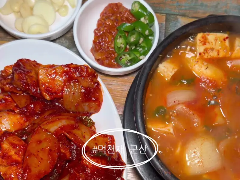 제육볶음과 밑반찬