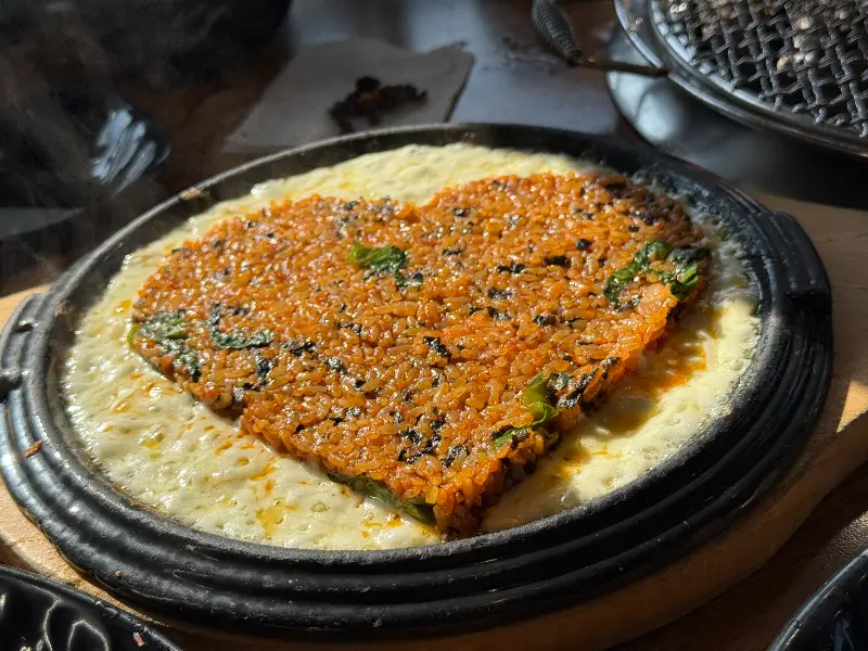 하트 모양 치즈 볶음밥