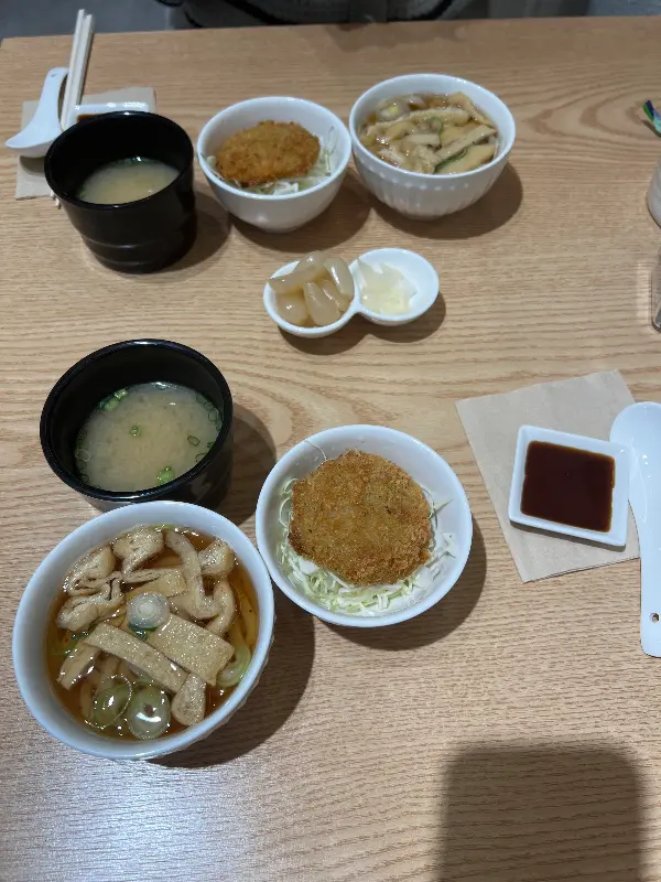 강한초밥의 푸짐한 한 상 차림