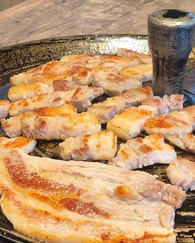 노릇노릇 구워진 삼겹살