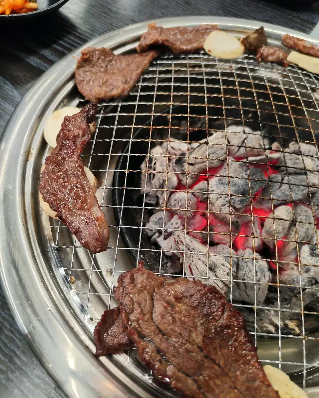 숯불에 구워먹는 고기