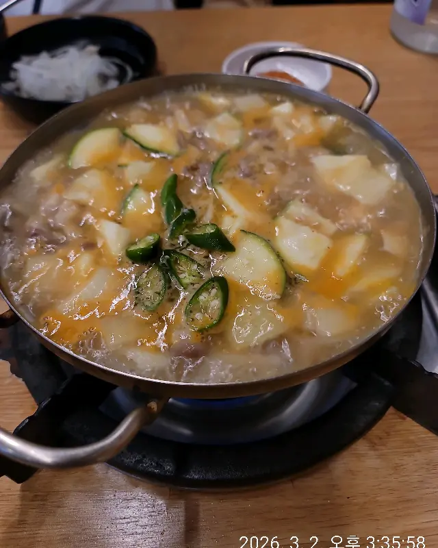 애호박, 두부 등이 들어간 된장찌개
