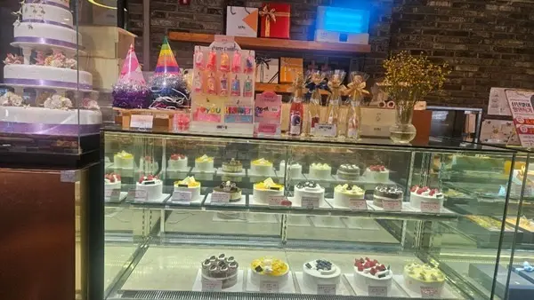 다양한 케이크 진열 모습