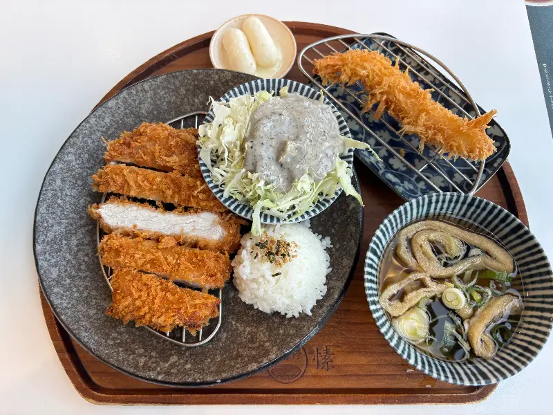 돈가츠와 소바 세트 메뉴