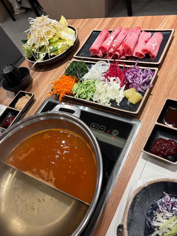 샤브샤브 한 상 차림