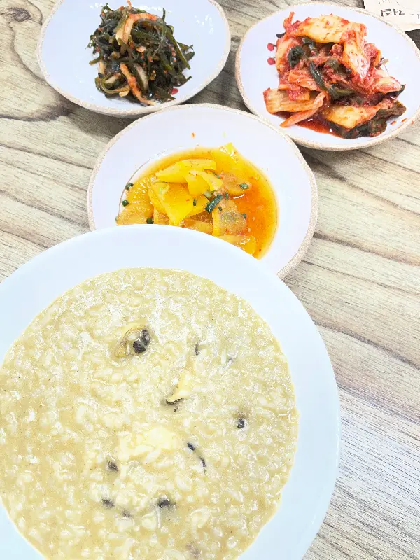 전복죽과 밑반찬