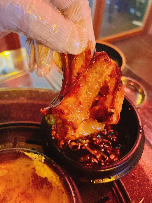 쪽갈비는 손으로 뜯어야 제맛