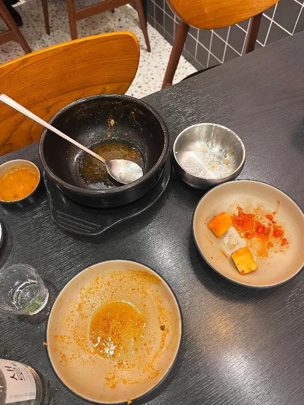 깔끔하게 비워진 그릇