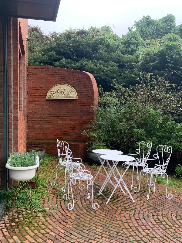 카페 외부 테이블 좌석