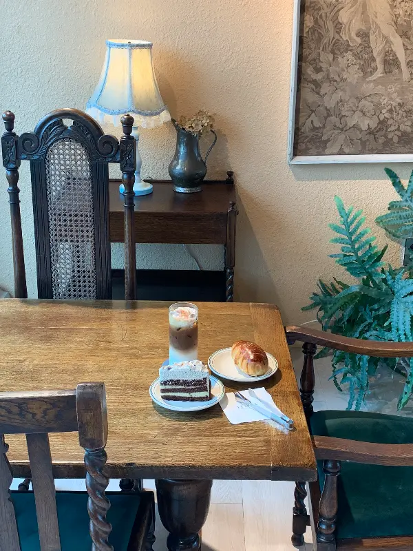 앤틱한 분위기의 1층 내부