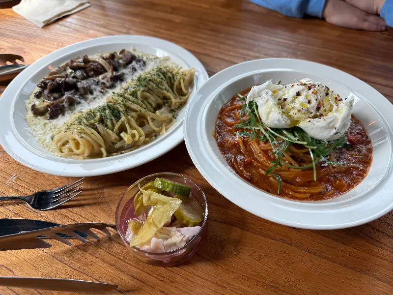 파스타와 샐러드