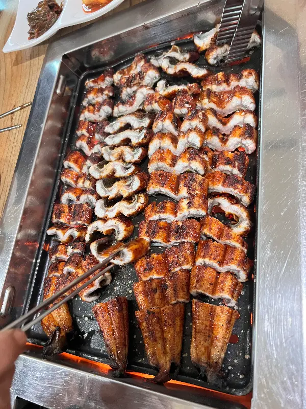 노릇노릇하게 구워진 양념 장어