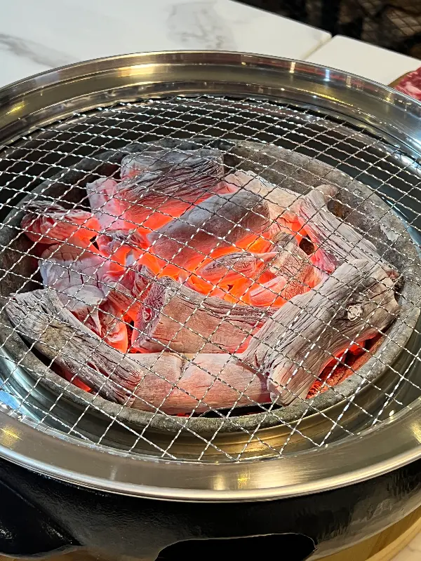 고기의 풍미를 더하는 참숯