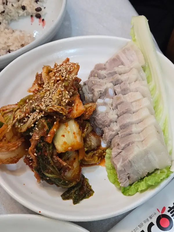 소뽈살 수육과 김치