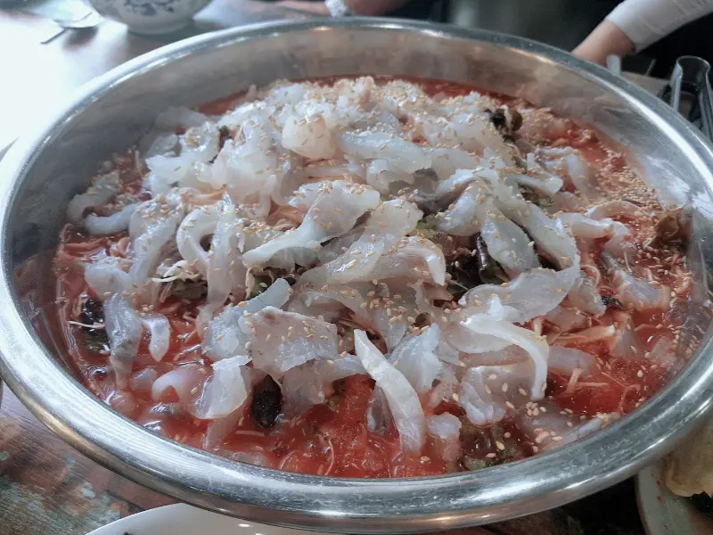 푸짐한 물회의 모습