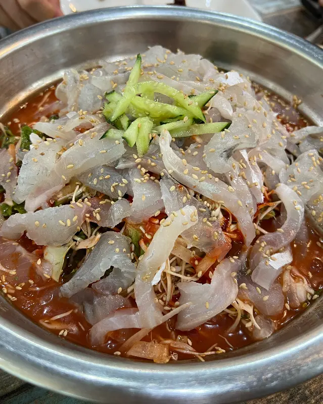 군침이 절로 도는 물회 비주얼