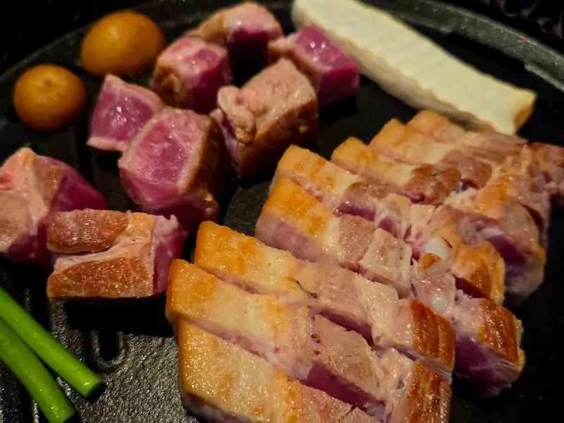 불판 위의 고기