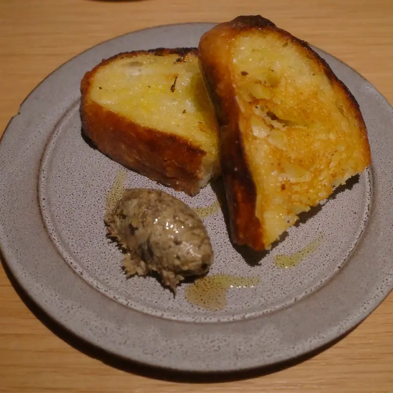 사워도우와 고사리 버터