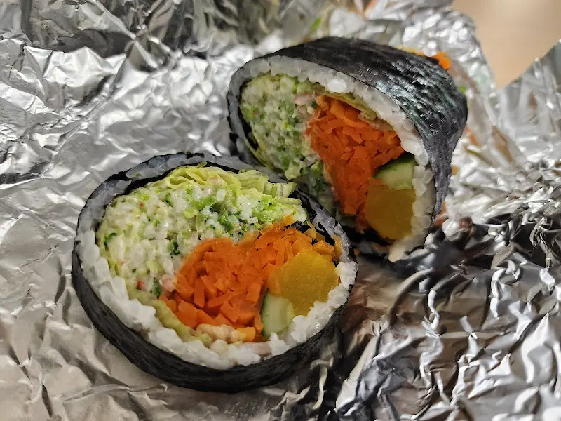 샐러드 김밥 근접샷