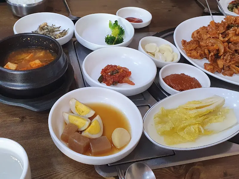 제육볶음 한 상 차림