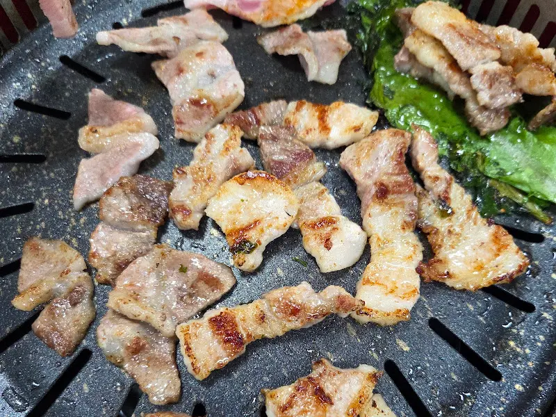 고기 구워지는 모습