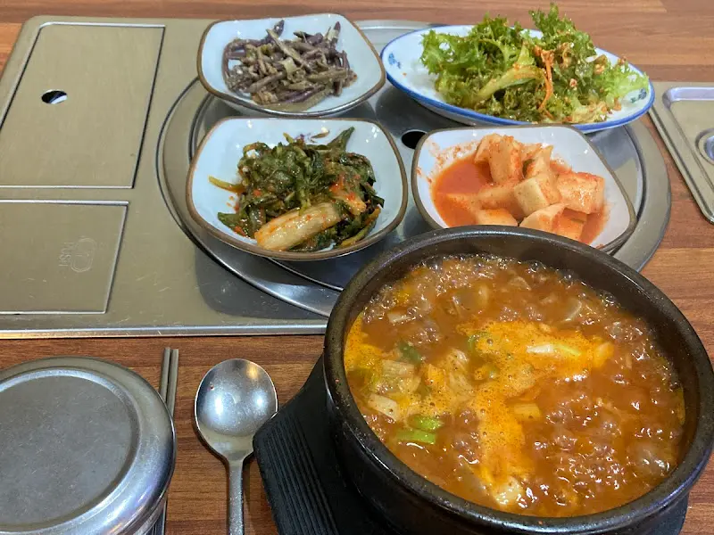 소머리국밥과 반찬들