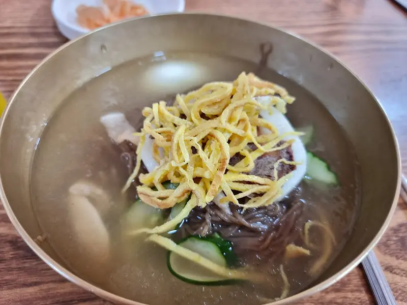 산해 냉면 물냉면 근접샷