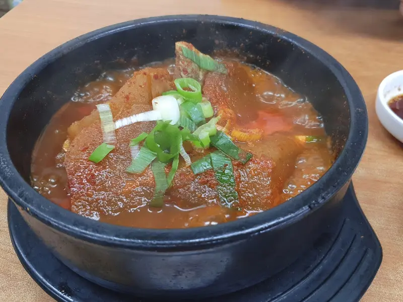 김치찜 뚝배기