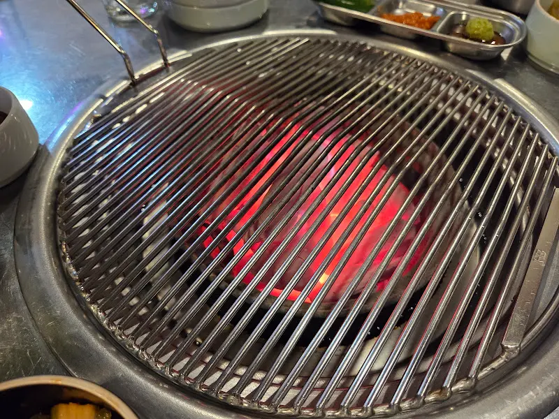 뜨겁게 달아오른 숯불