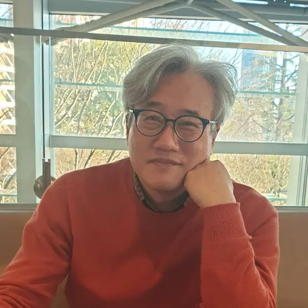 인자한 미소가 돋보이는 사장님