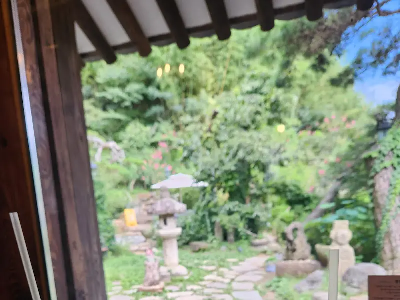 춘운서옥의 고풍스러운 샹들리에