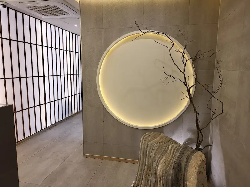 모던한 인테리어가 돋보이는 복도