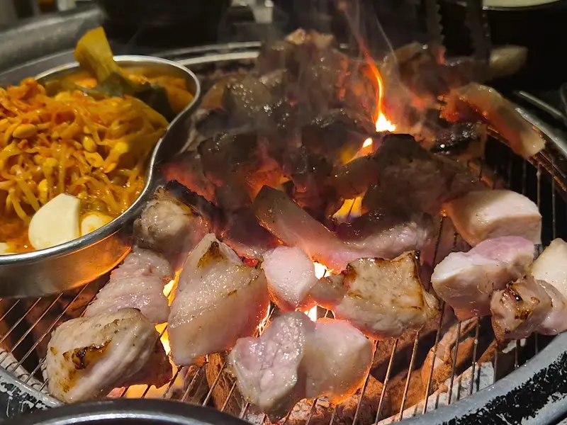 고기 굽는 모습