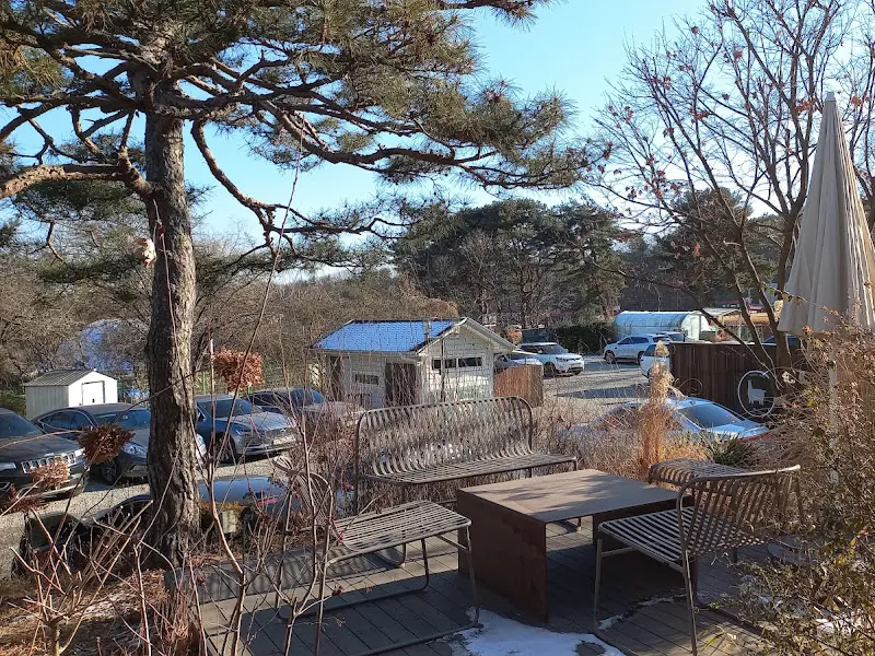 카페 야외 테이블