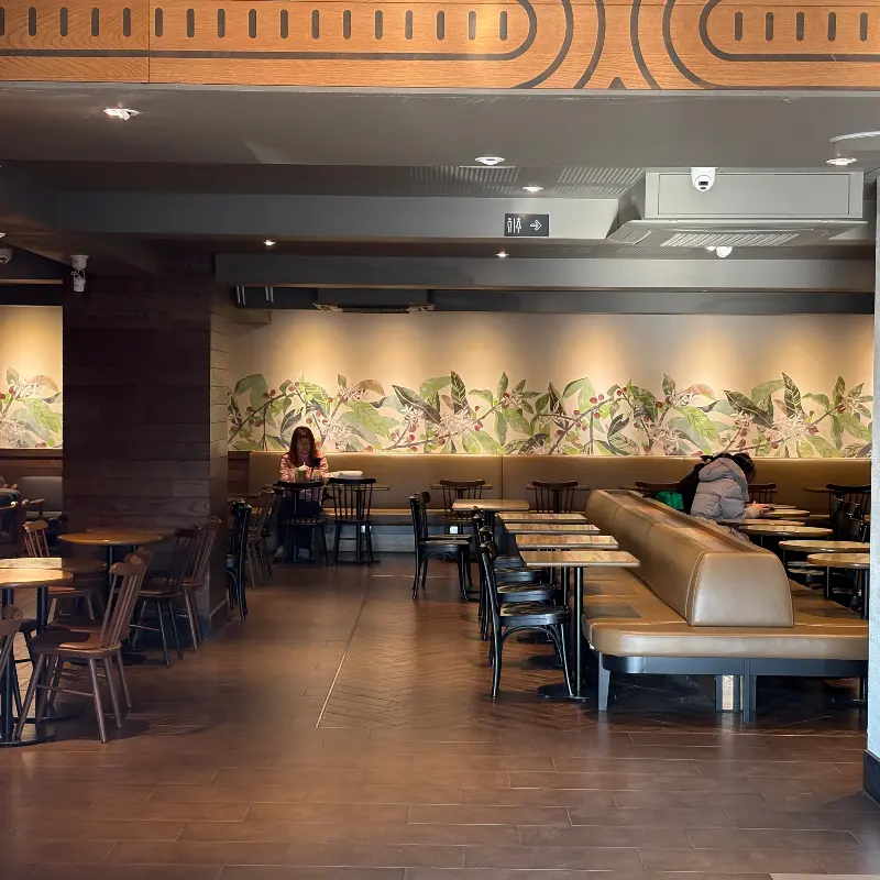 스타벅스 경주대릉원점 내부