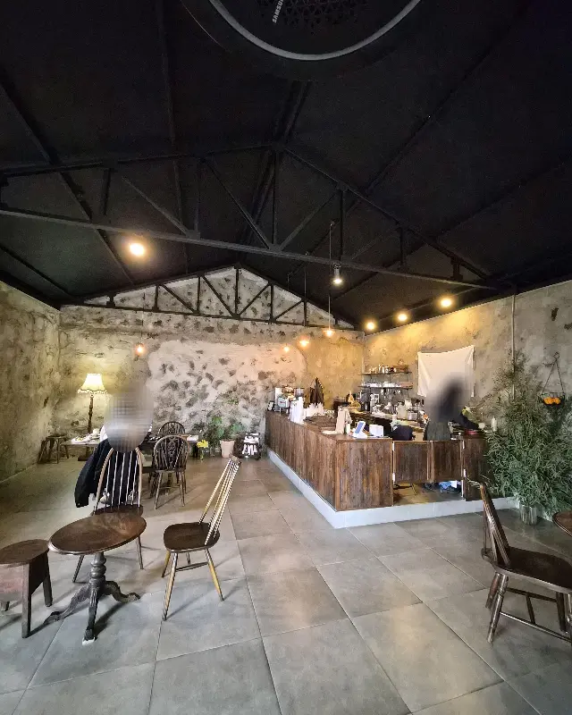 앤티크한 분위기의 이에르바 내부