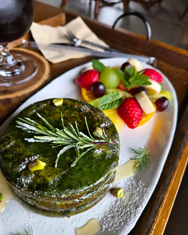 엄마봄쑥전과 과일