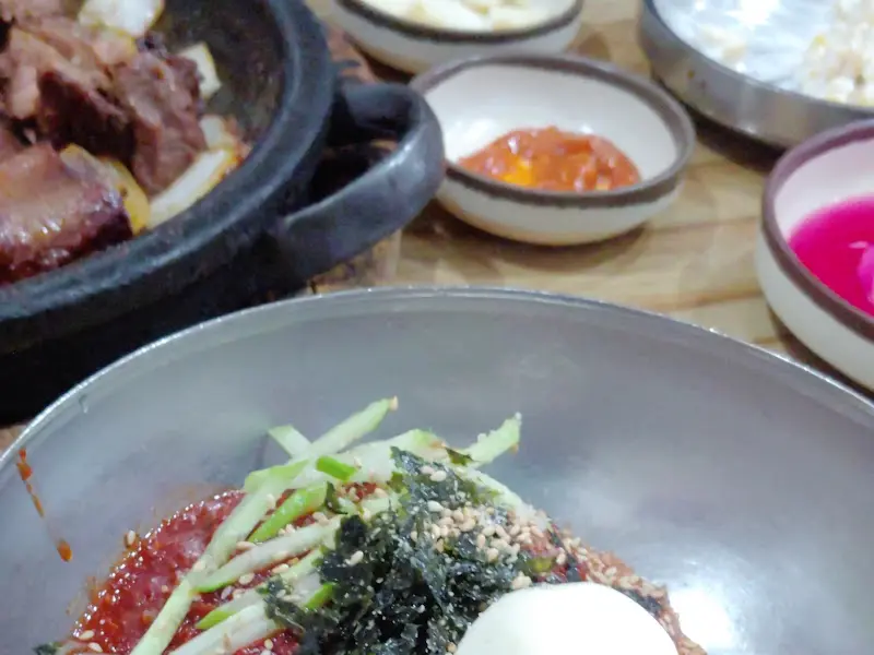 윤기가 흐르는 석갈비