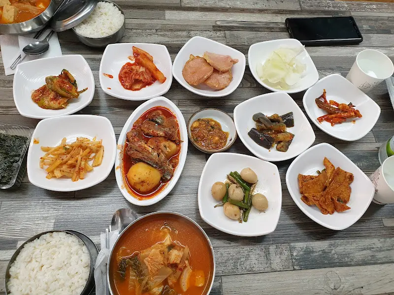 다온백반 뷔페 음식 클로즈업