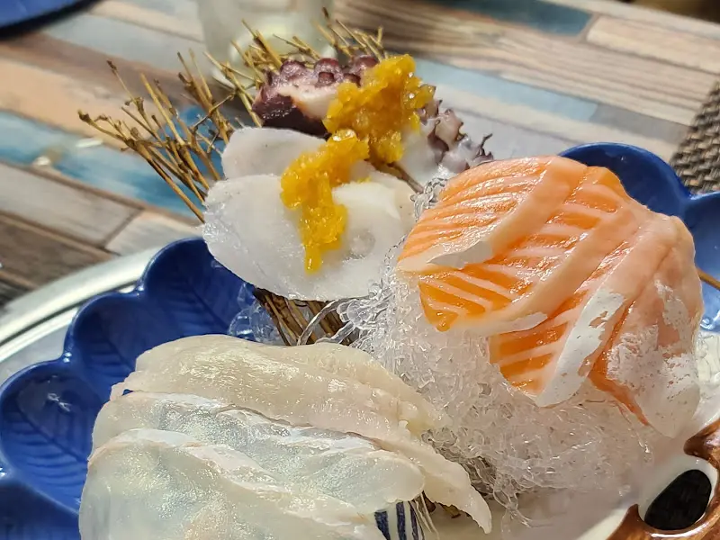 다양한 종류의 사시미 모듬