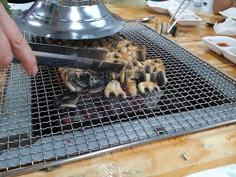 정갈하게 손질된 장어