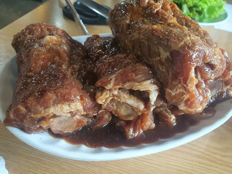 윤기가 흐르는 돼지갈비